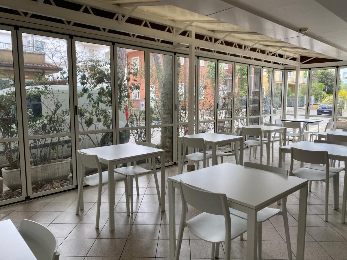 Hotel Modenese Riccione Exteriör bild