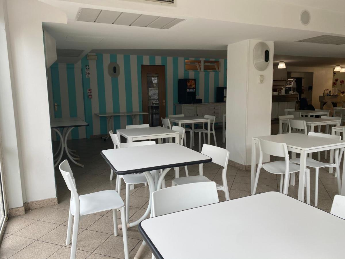 Hotel Modenese Riccione Exteriör bild