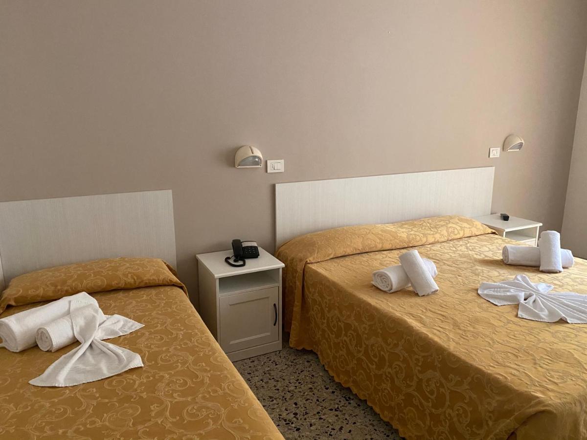 Hotel Modenese Riccione Exteriör bild