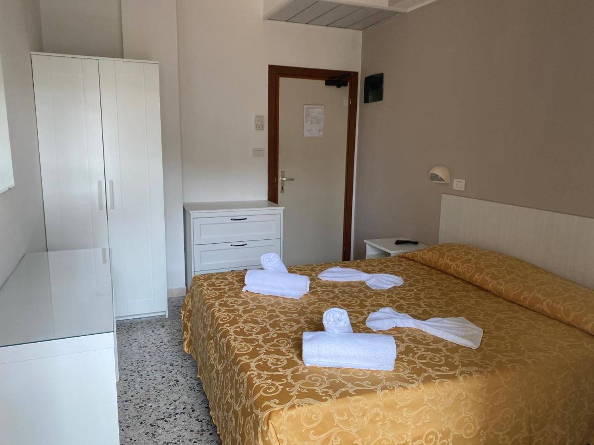 Hotel Modenese Riccione Exteriör bild