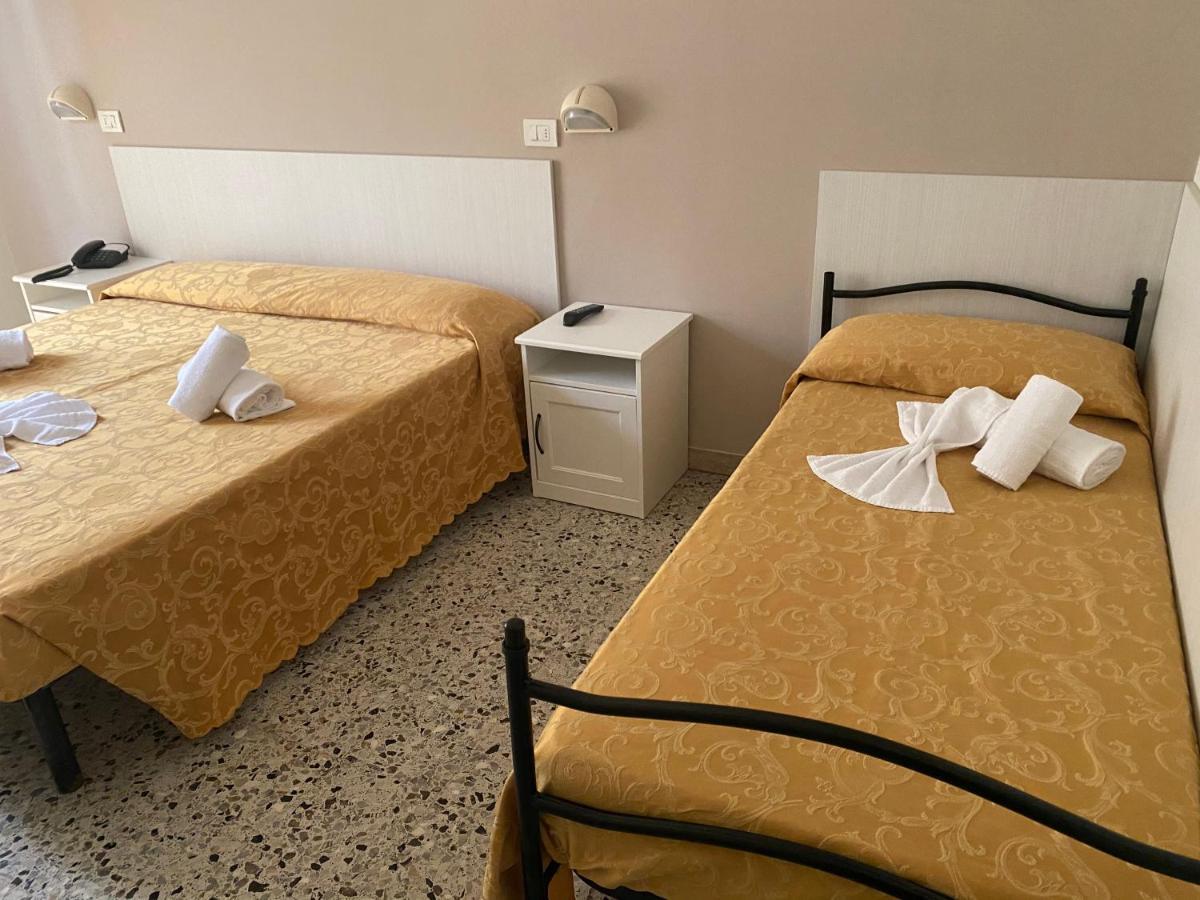 Hotel Modenese Riccione Exteriör bild