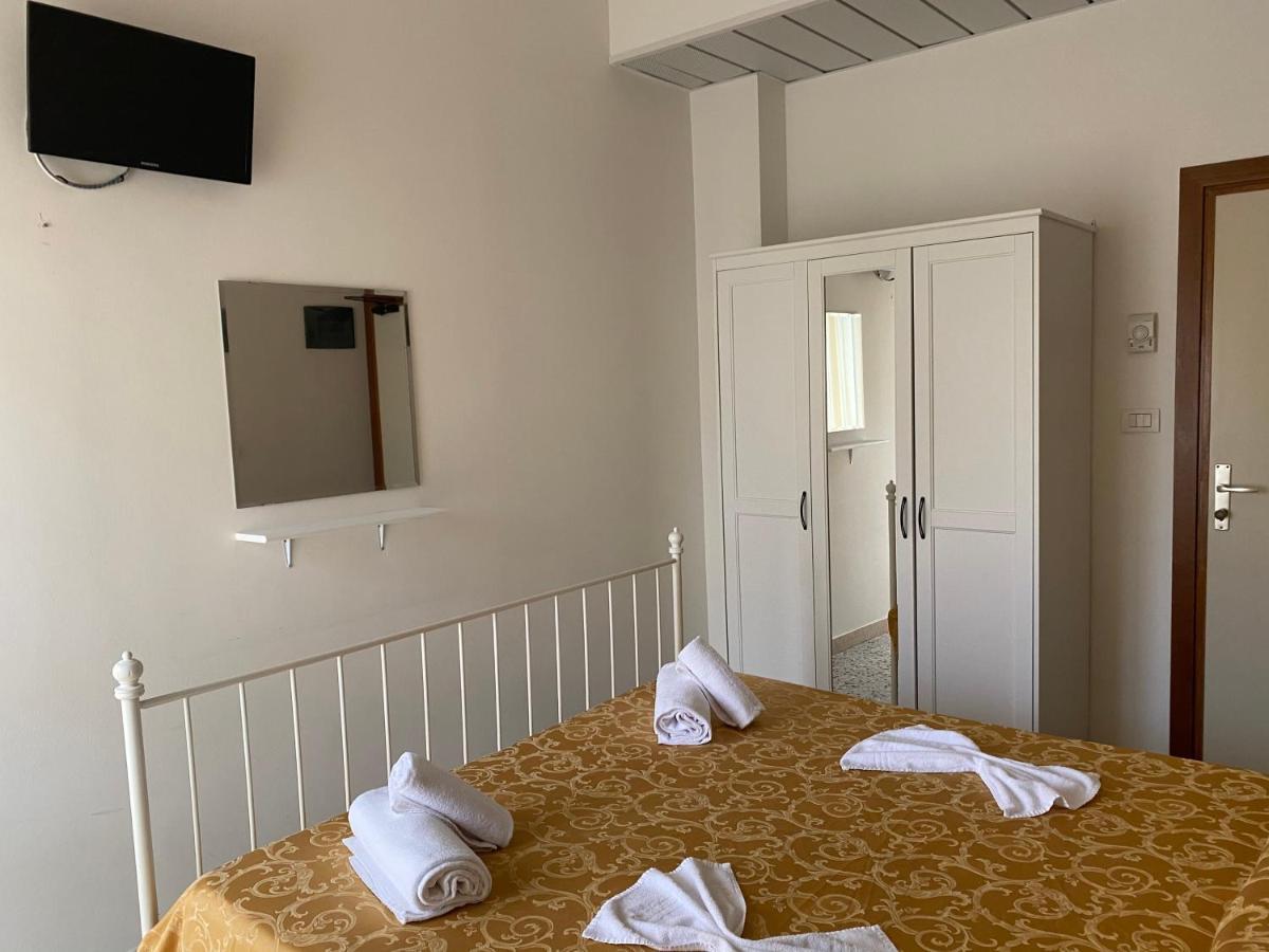 Hotel Modenese Riccione Exteriör bild