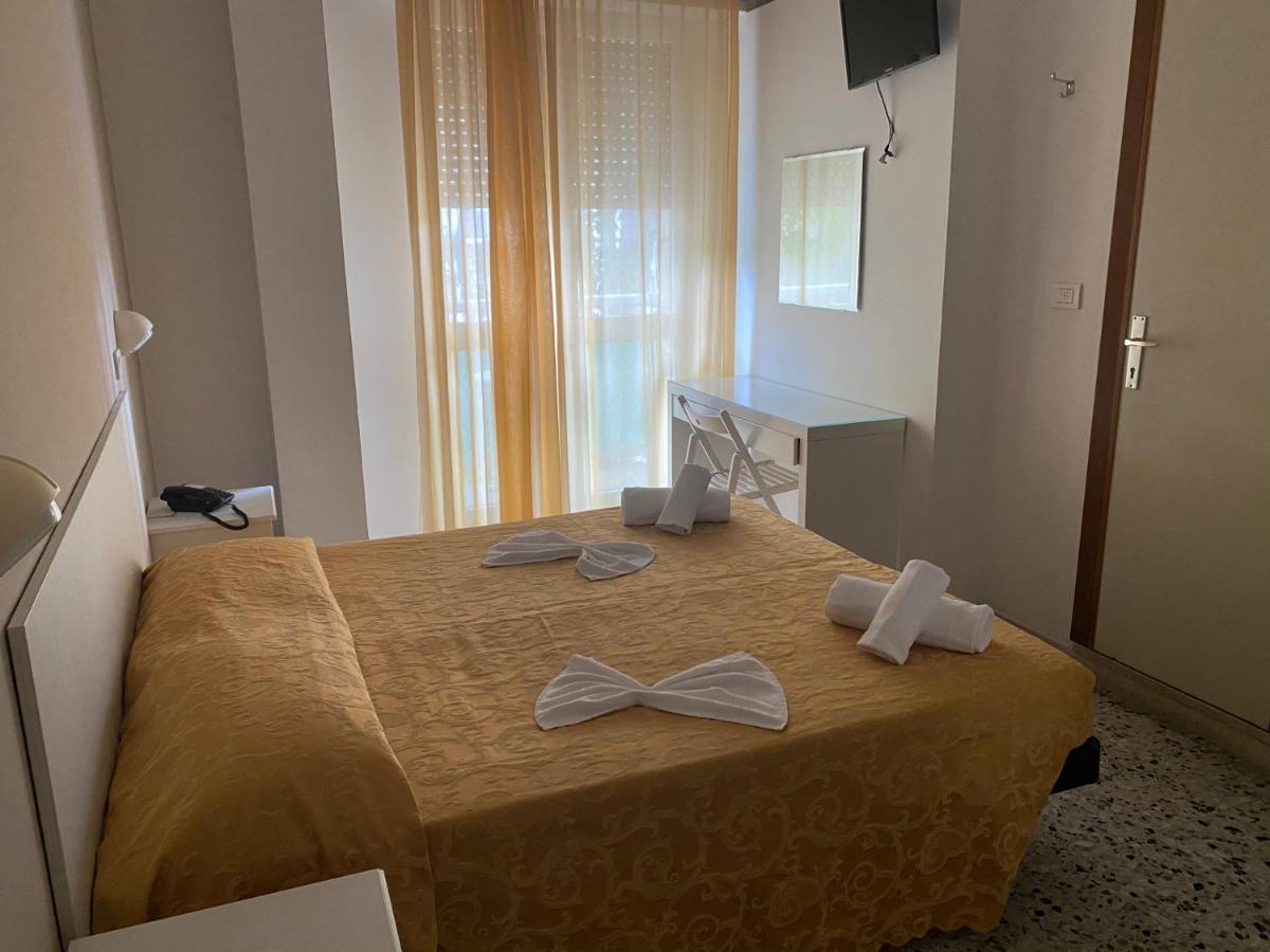 Hotel Modenese Riccione Exteriör bild