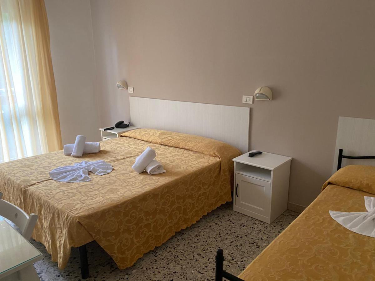 Hotel Modenese Riccione Exteriör bild