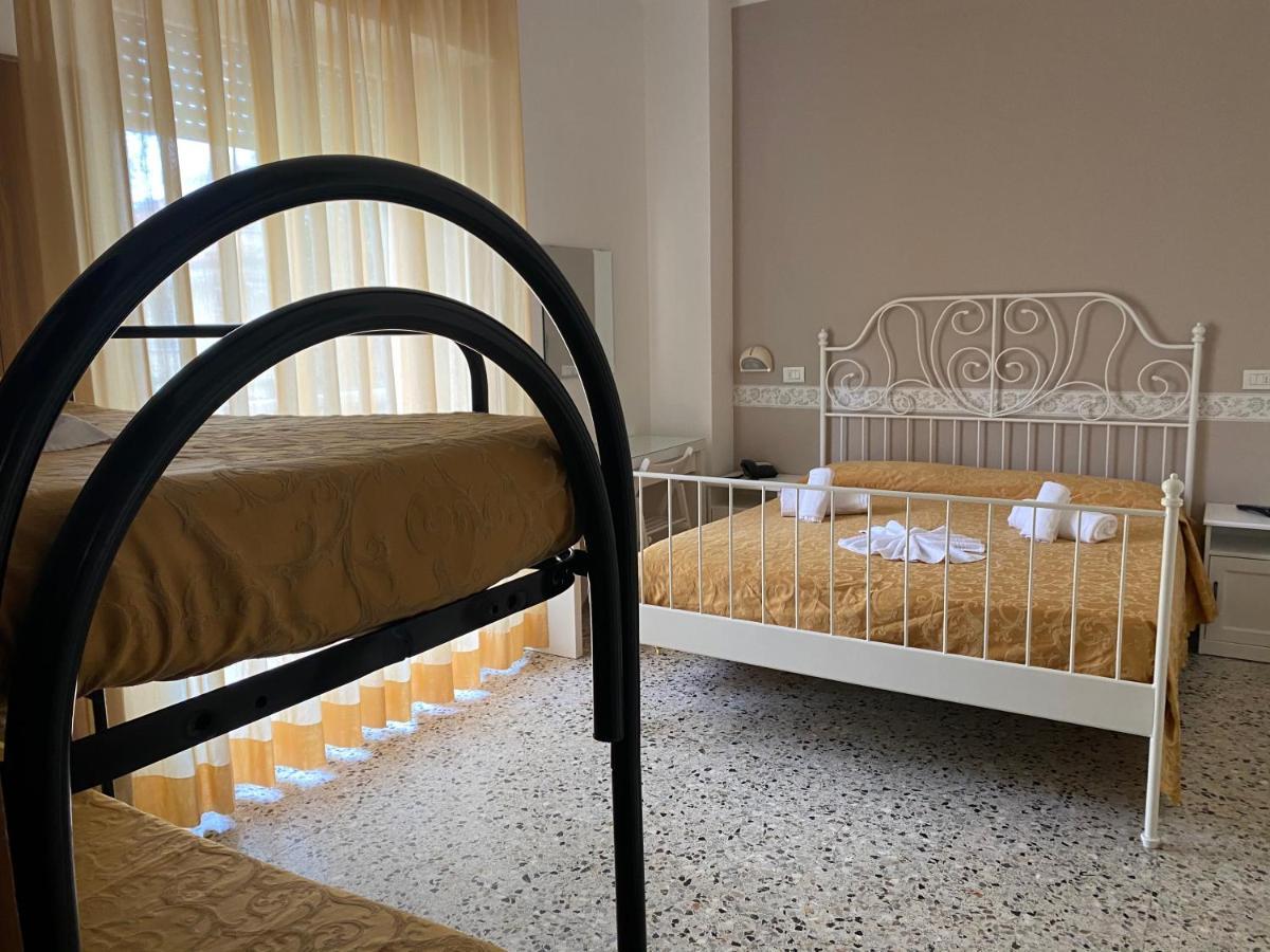 Hotel Modenese Riccione Exteriör bild