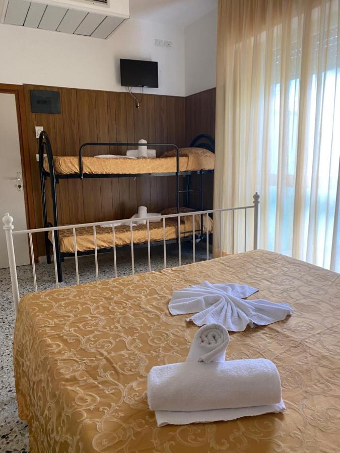 Hotel Modenese Riccione Exteriör bild