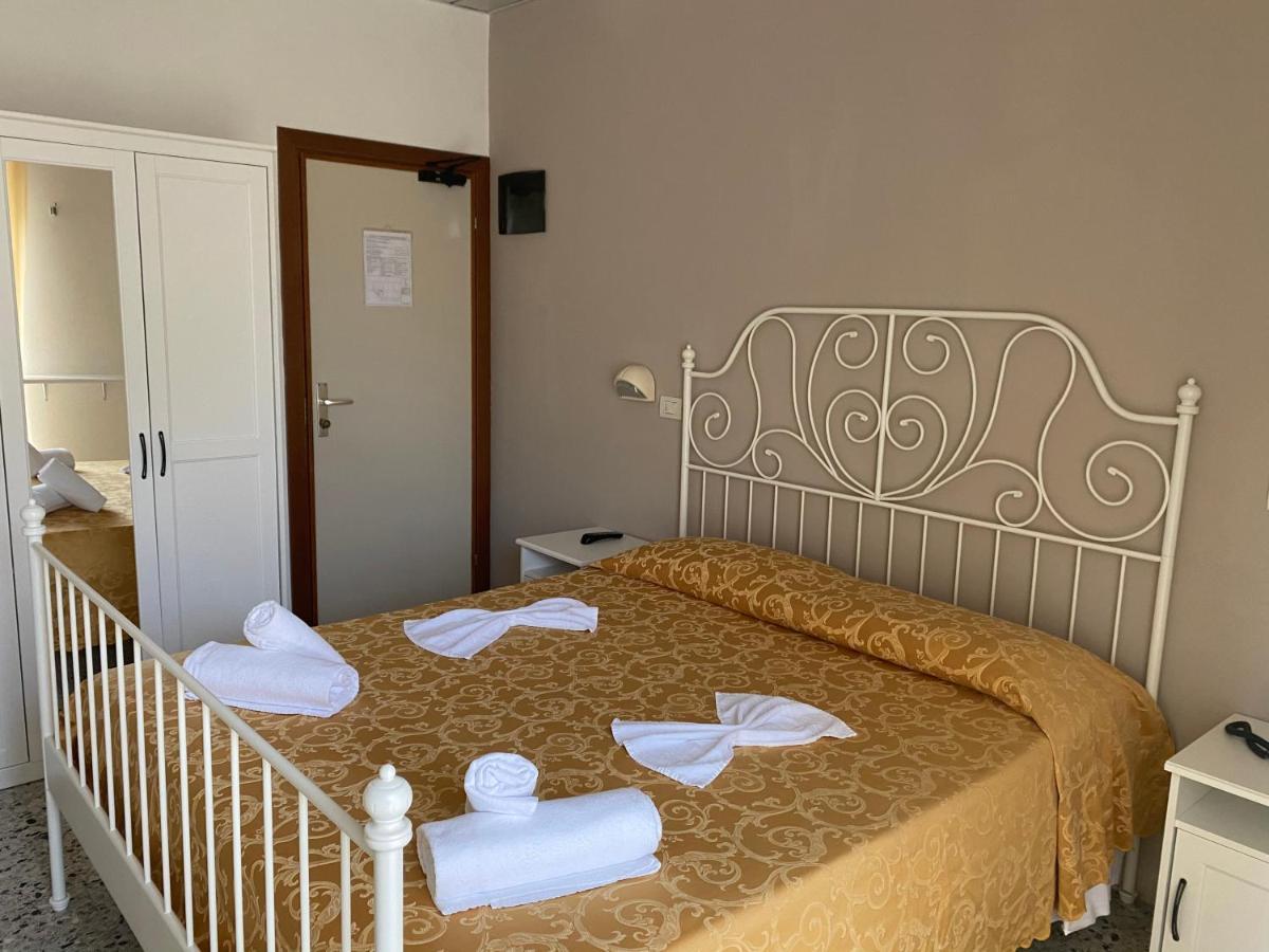 Hotel Modenese Riccione Exteriör bild