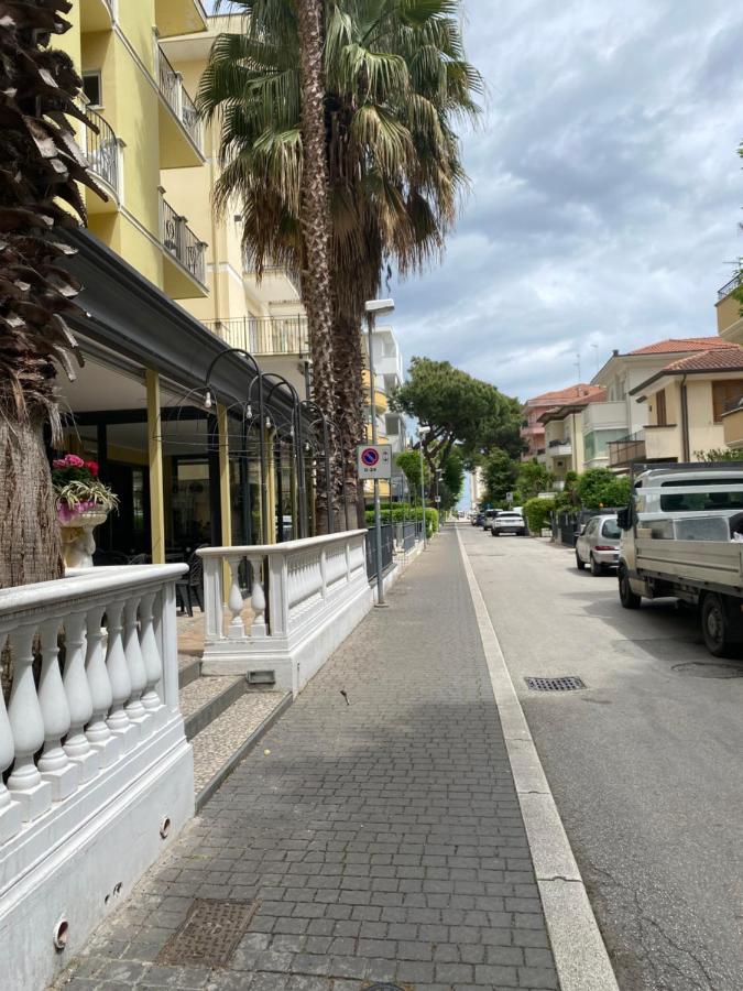 Hotel Modenese Riccione Exteriör bild