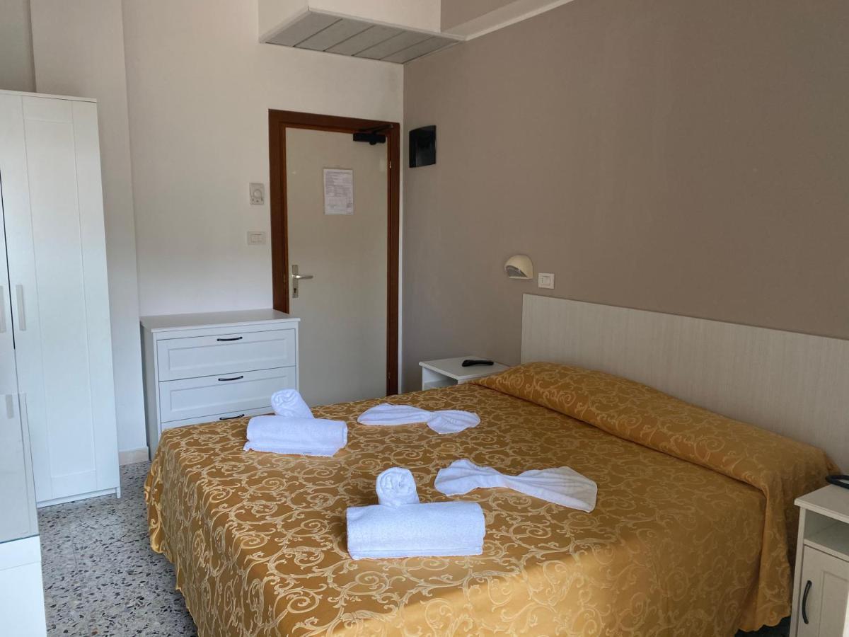 Hotel Modenese Riccione Exteriör bild