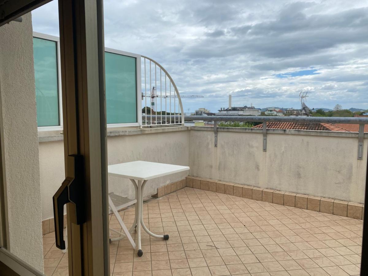 Hotel Modenese Riccione Exteriör bild