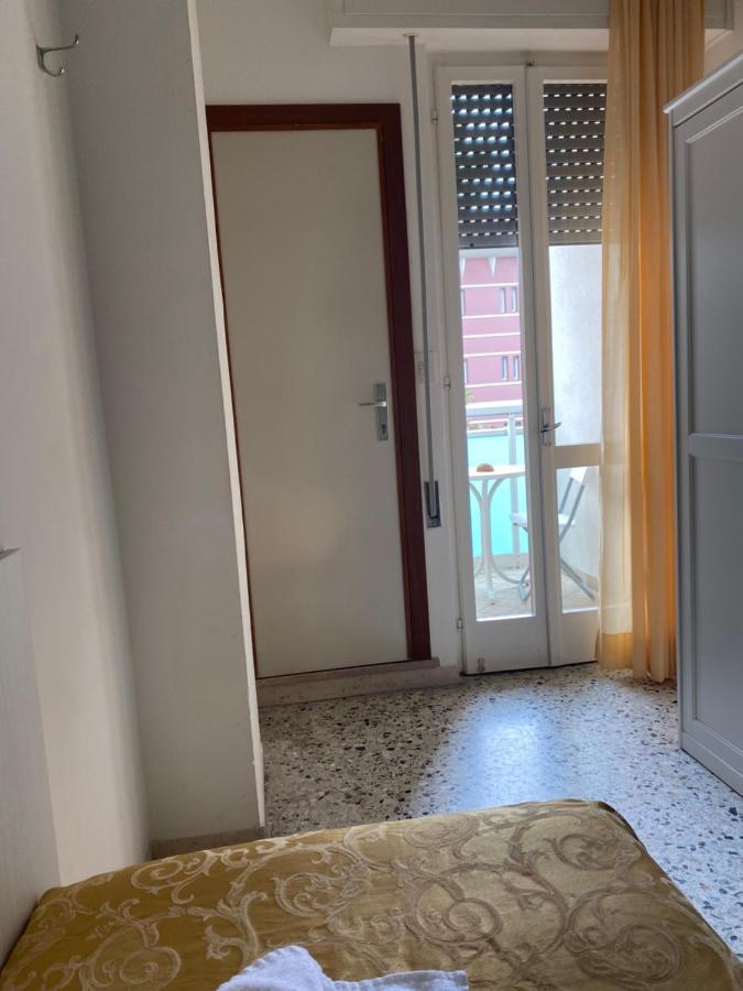 Hotel Modenese Riccione Exteriör bild