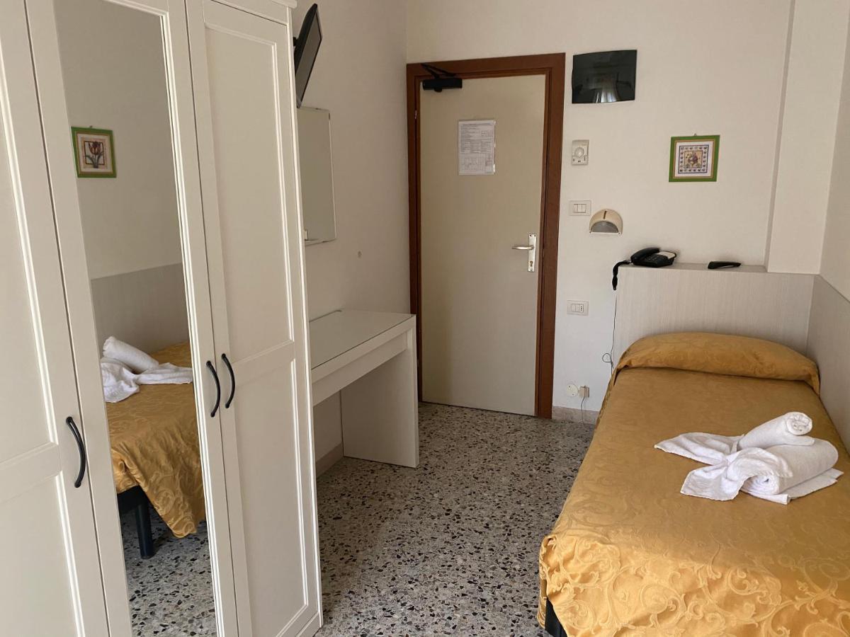 Hotel Modenese Riccione Exteriör bild