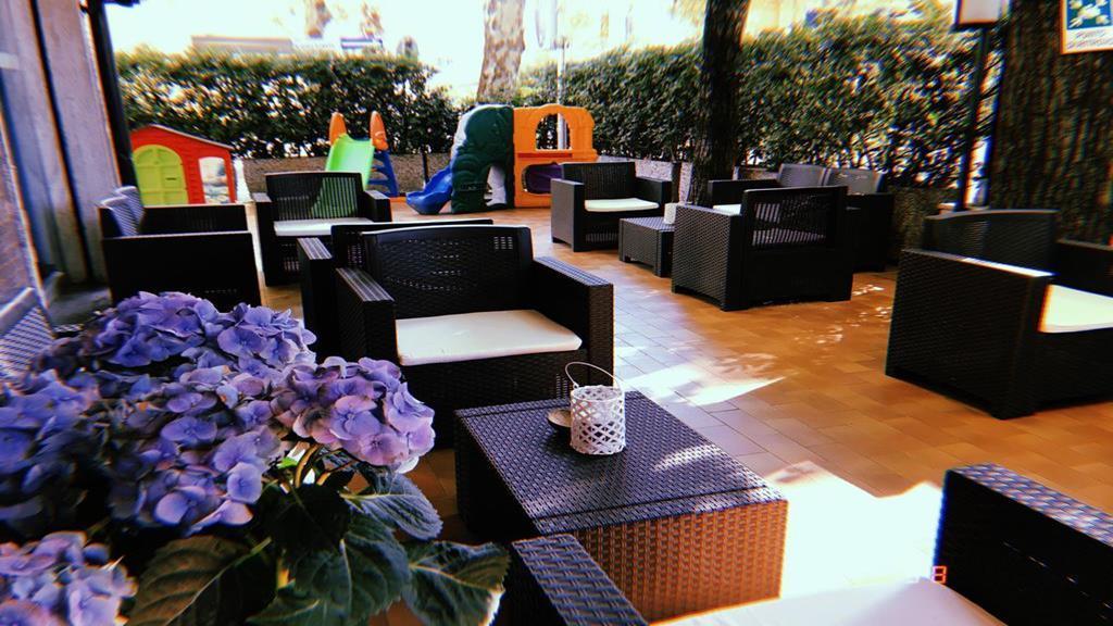 Hotel Modenese Riccione Exteriör bild